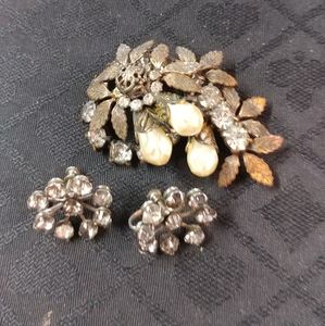 Vendome Brooch & Rhinestone Earrings.